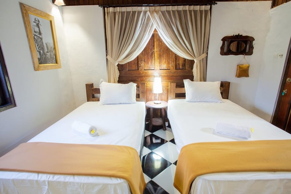 Junior room with two single beds