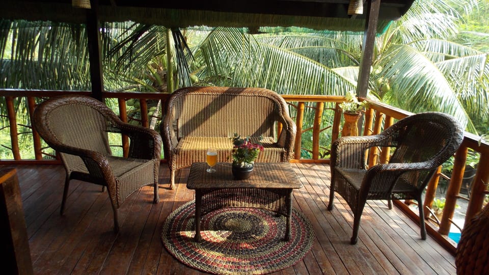 Islandview Holiday Villas, Poolside