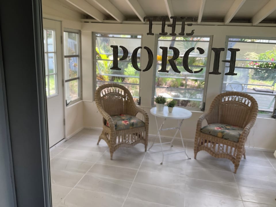 Screened back porch for Florida breezes