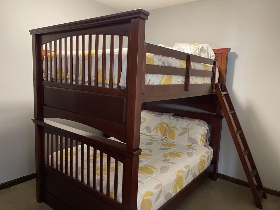 Guest Full/Full bunkbeds