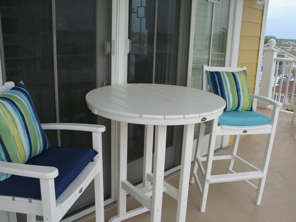 Huge deck for relaxing and entertaining