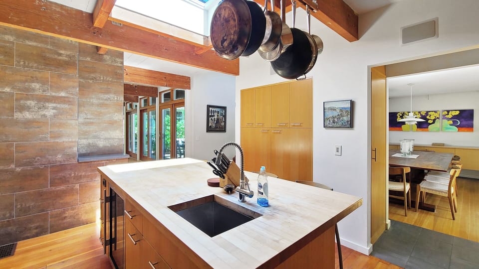 Nicely equipped kitchen with large center island
