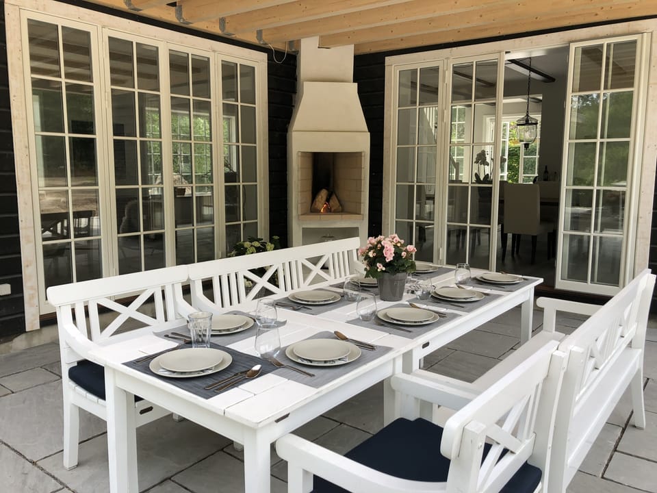 Covered outdoor dining with fireplace
