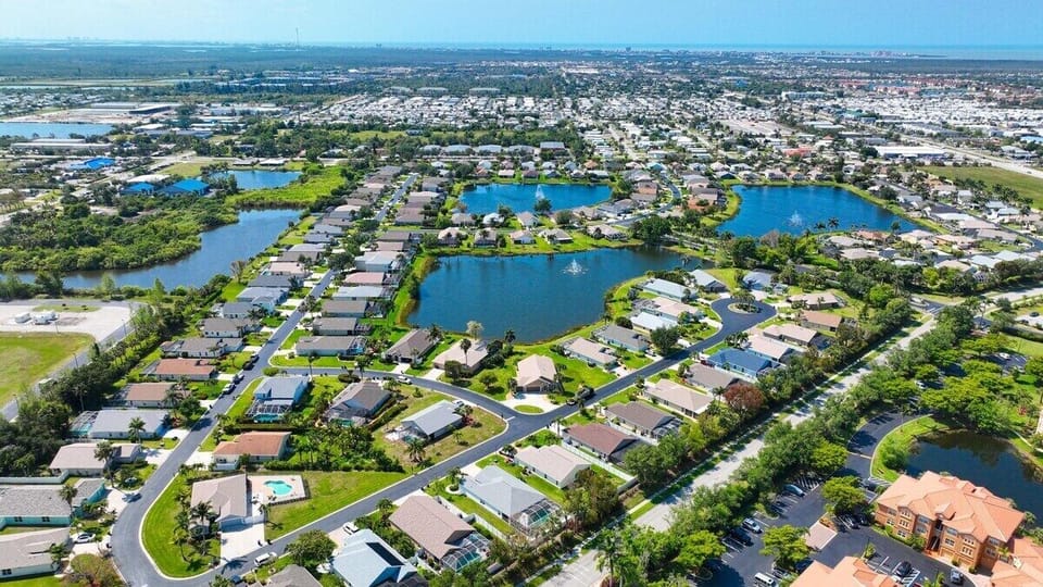 Wischis Florida Home - Beach Pebble