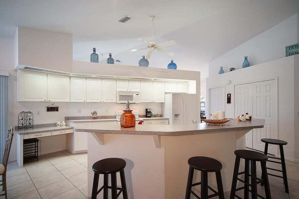 Wischis Florida Home - Vacation Rentals Cape Coral I Property Management I Real Estate