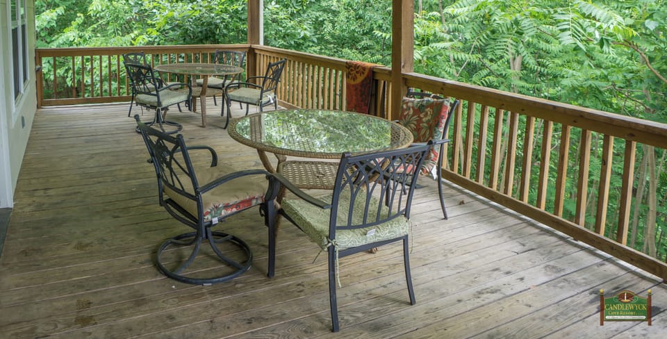 Deck on Hous