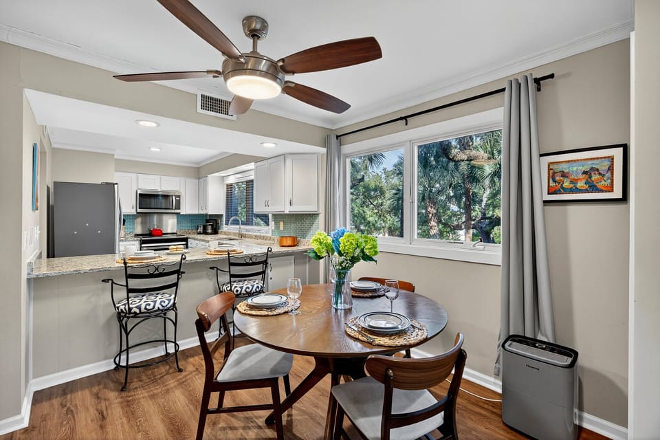 Dining table for 3 guests and 2 bar stools