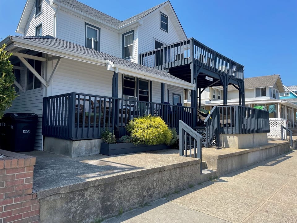 side view of house and deck