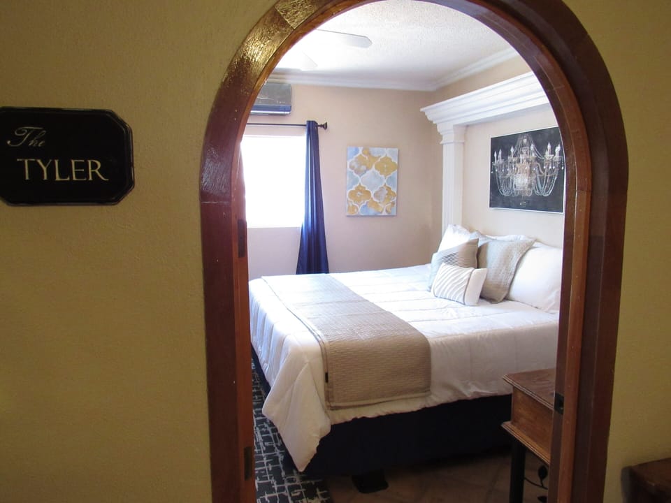 "The Tyler" King Bed