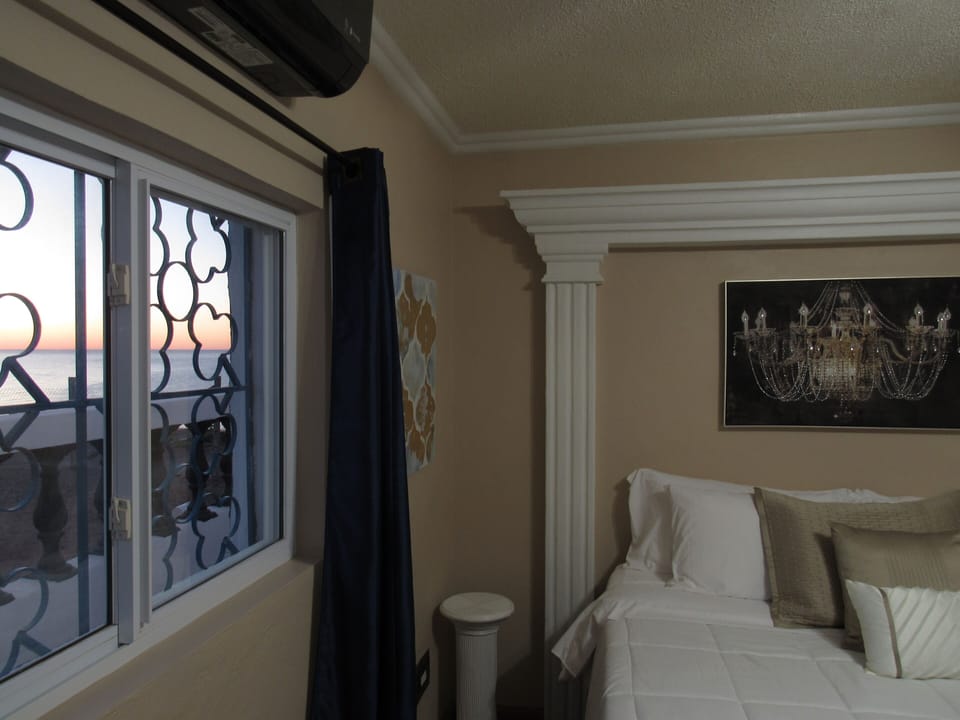 "The Tyler" - Sea View