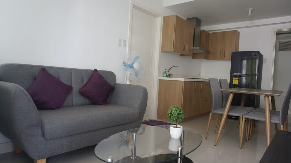 Cosy 2-Bedroom Unit at Commonwealth Q.C