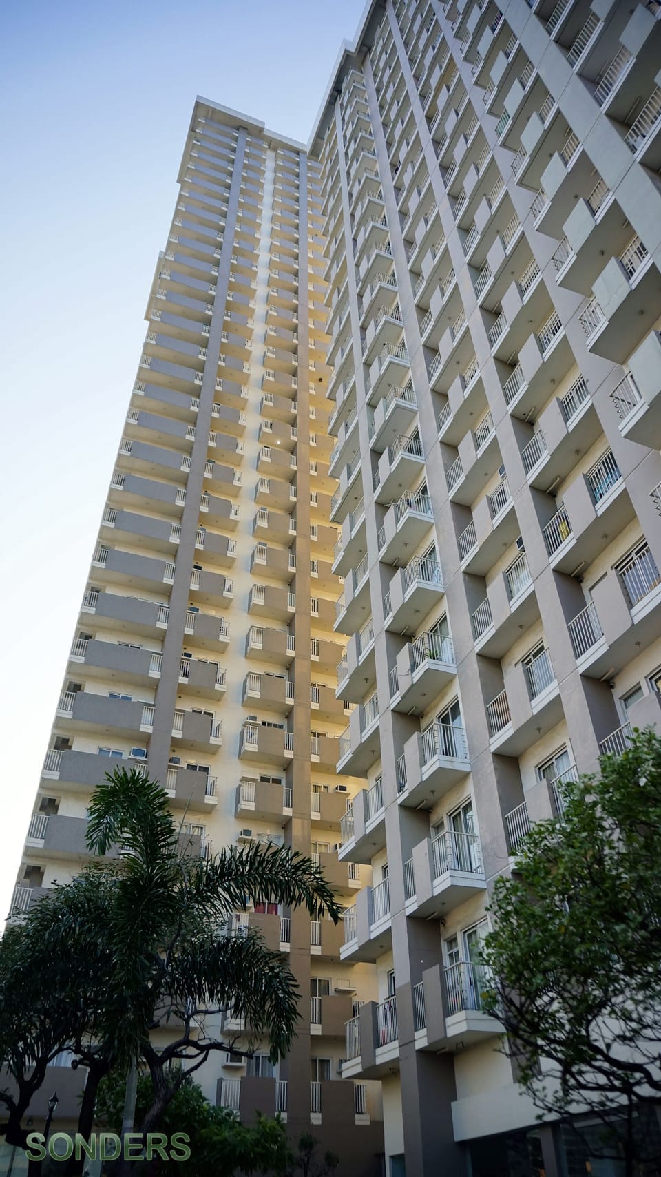 Feel Warmth & Comfort 1BR unit in Makati