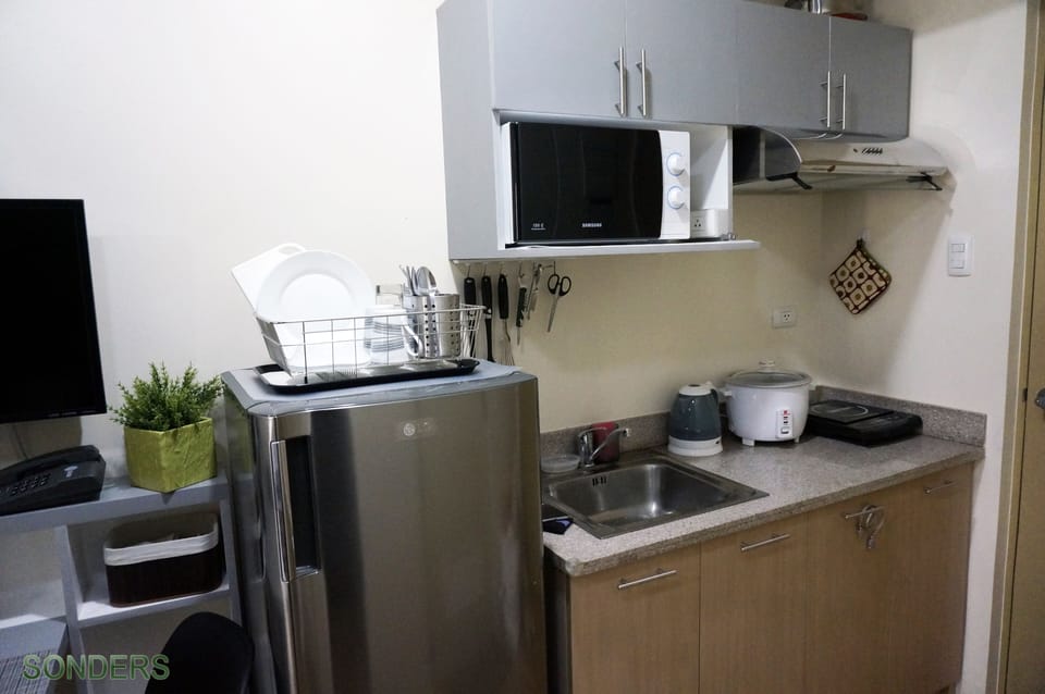 Feel Warmth & Comfort 1BR unit in Makati