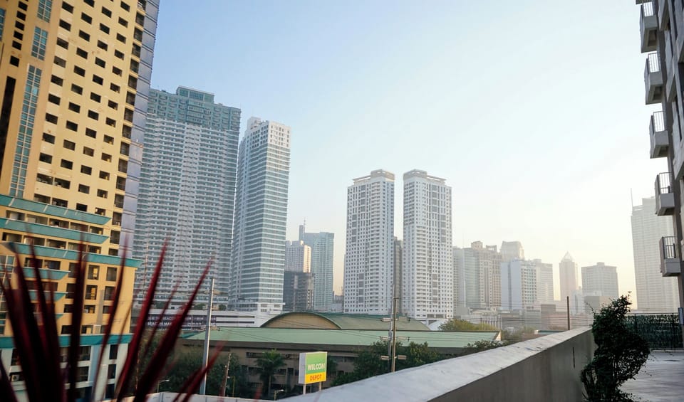 Feel Warmth & Comfort 1BR unit in Makati