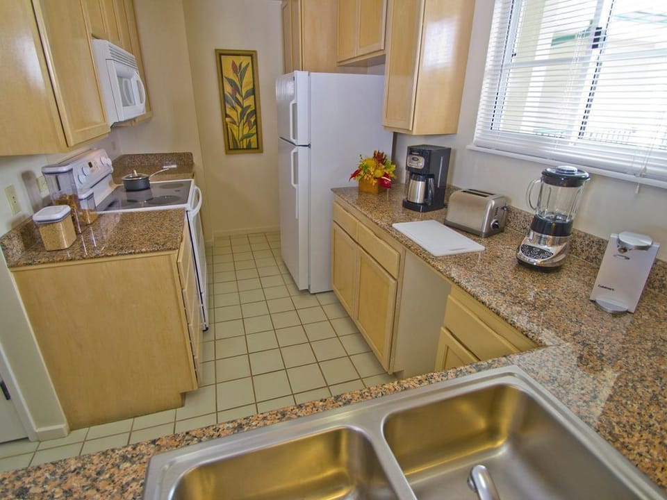 Another view of kitchen.