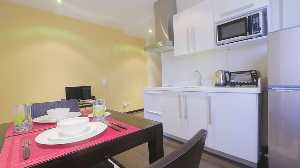 1 Bedroom + Internet @Knightsbridge 2311