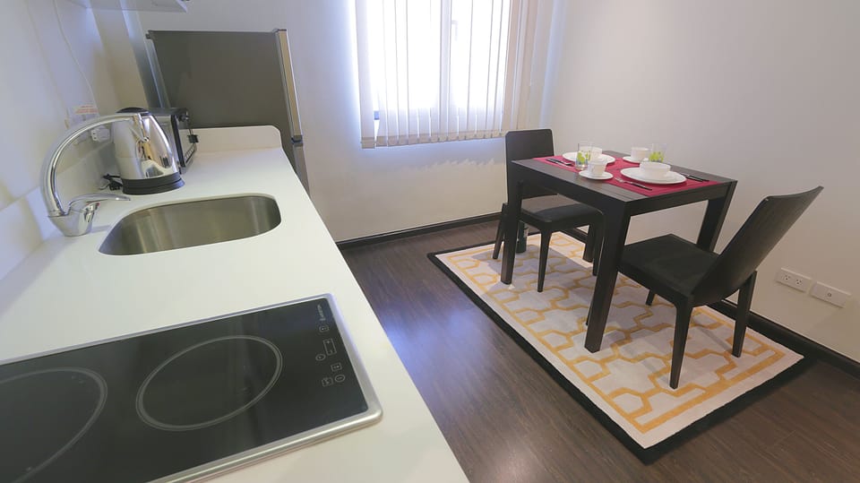 1 Bedroom + Internet @Knightsbridge 2311