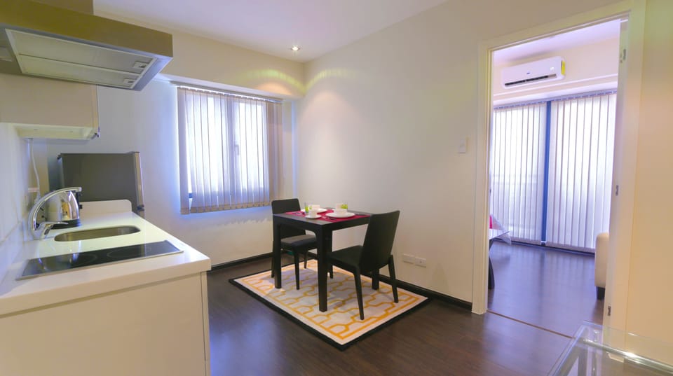 1 Bedroom + Internet @Knightsbridge 2311