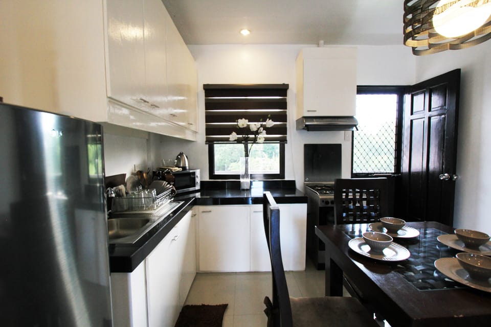Tagaytay Summer House - Pet Friendly