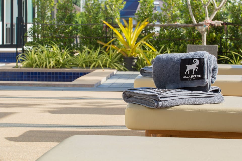 E Honeymoon Studio with Pool Access 