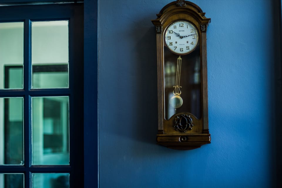 B Deluxe Studio pool & kitchen 