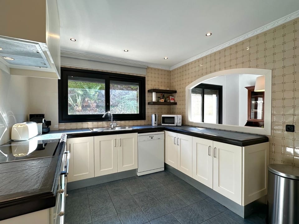 Well stocked kitchen with connecting breakfast room