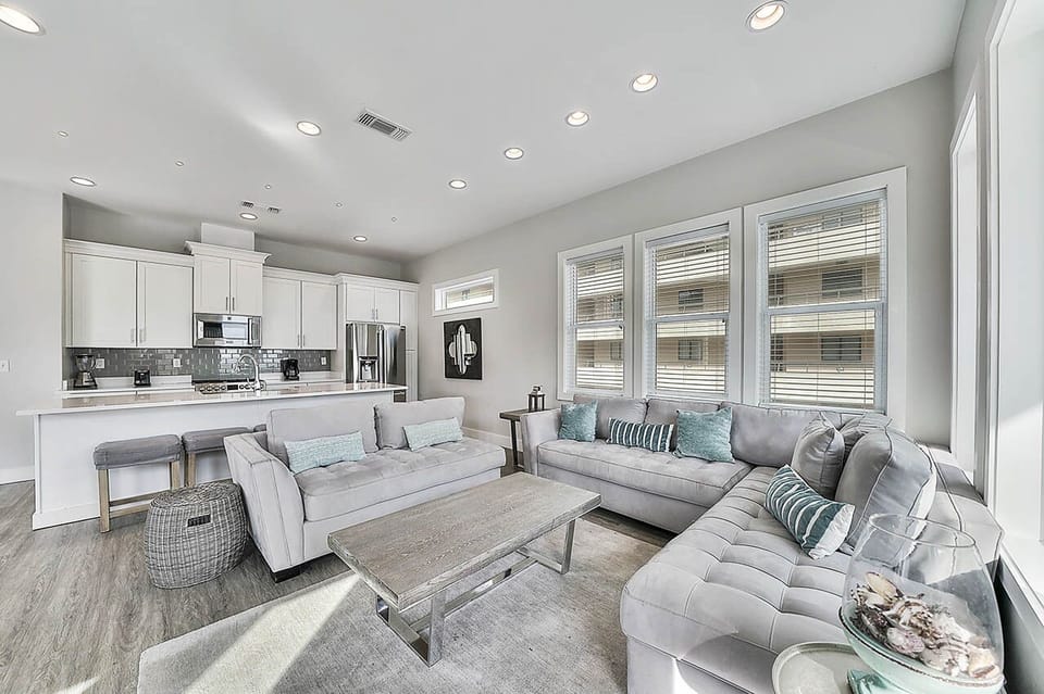 Aria Del Mare - Miramar Beach - Kitchen & Living Area