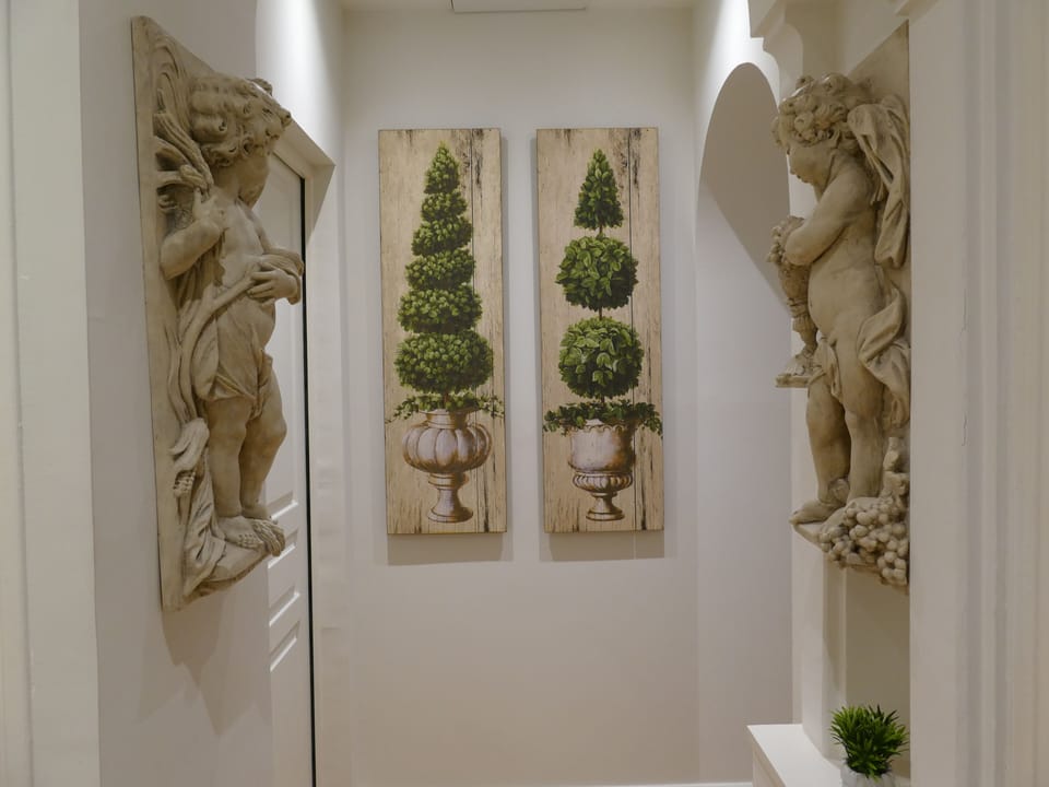 Hallway from Living room to bedrooms & WC