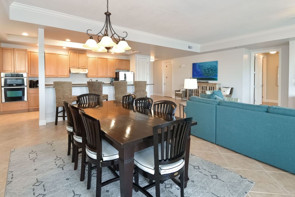 Harbor Landing 104A- Dining Area