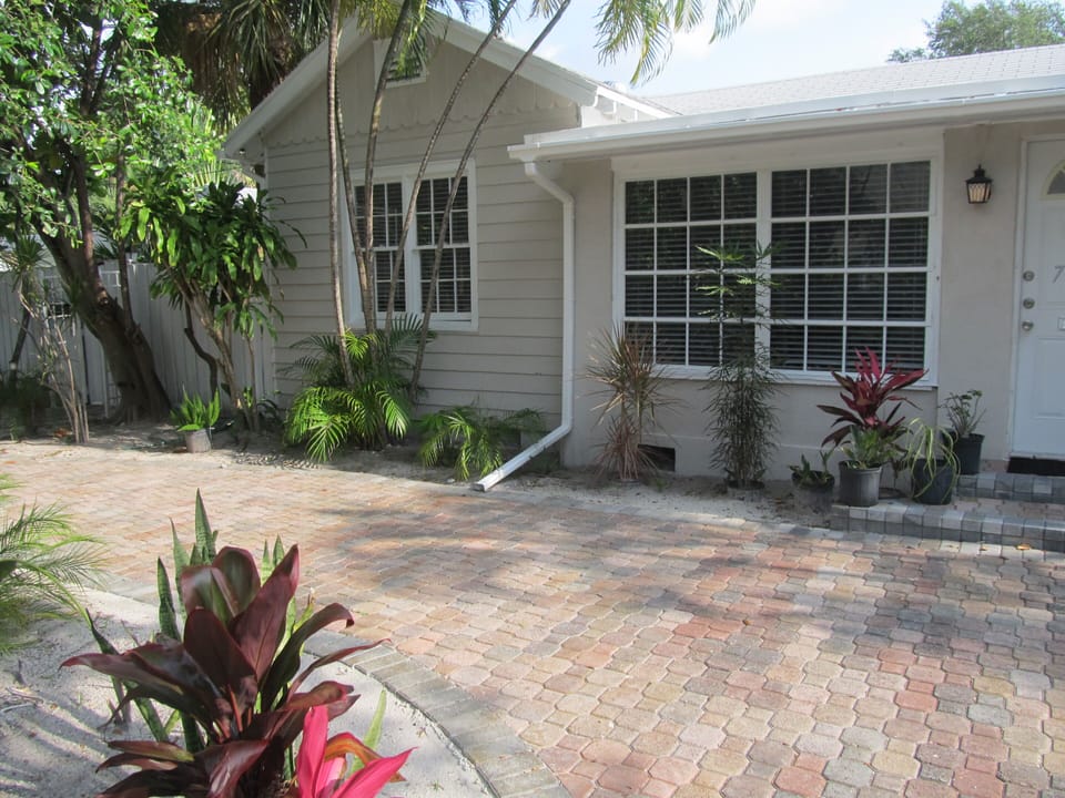 Cozy Tropical Home
HomeAway #3015608 Ft. Lauderdale Florida Vacation Rental