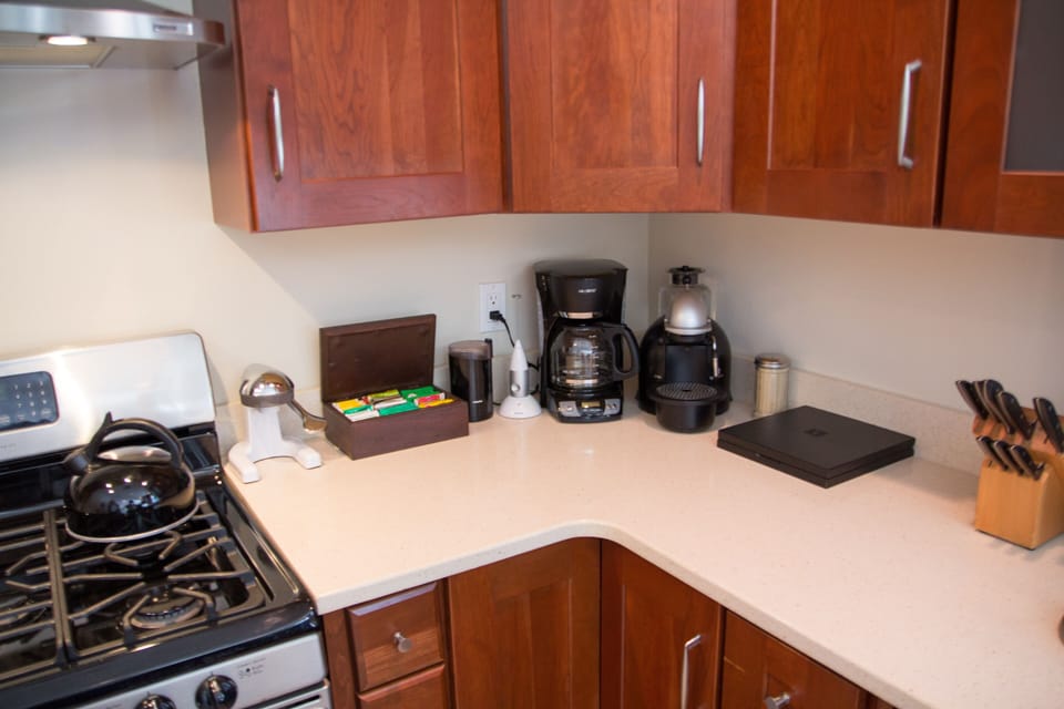 The wonderful tea and coffee station. It will make every morning wonderful.
