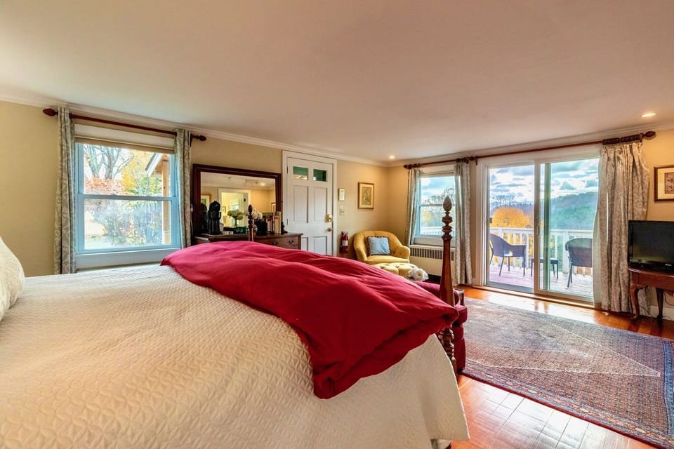 Bedroom # 1 king, fireplace, jacuzzi, deck