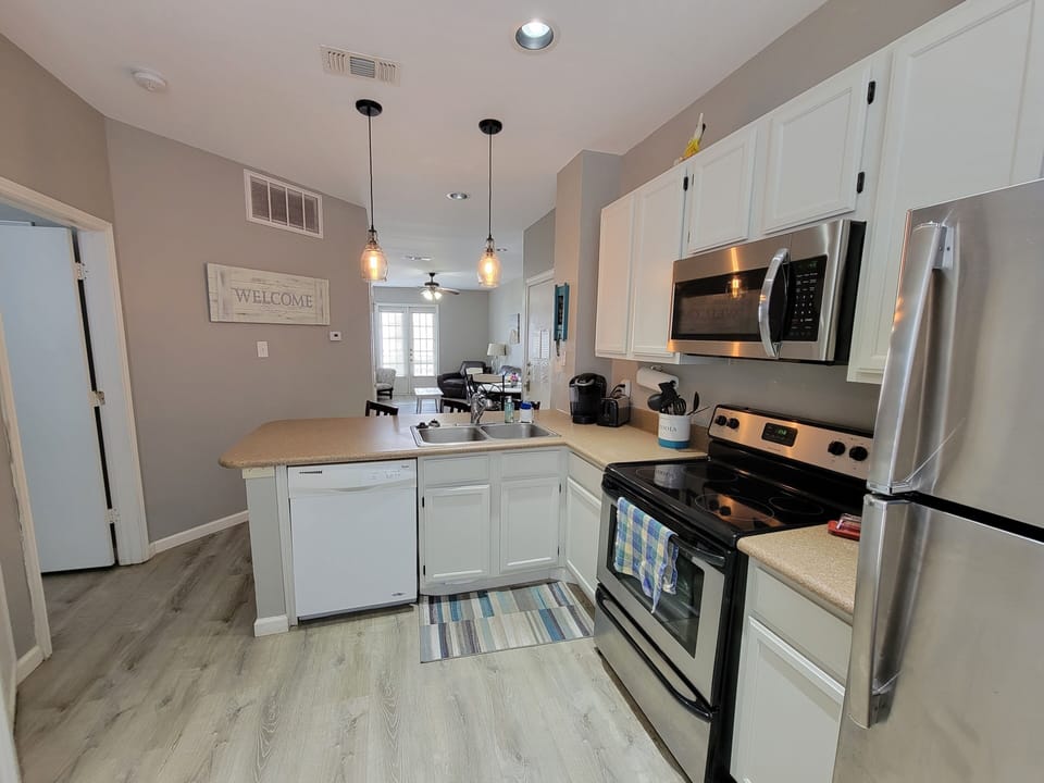 Everything for cooking and dining is provided
