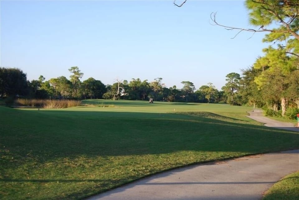 Stoneybrook clubhouse bar and dining
