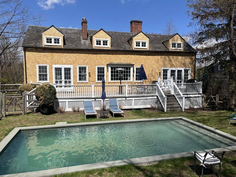 Perfect 3 Bedroom, Heated Pool, Best Walking Neighborhood in Best Town
