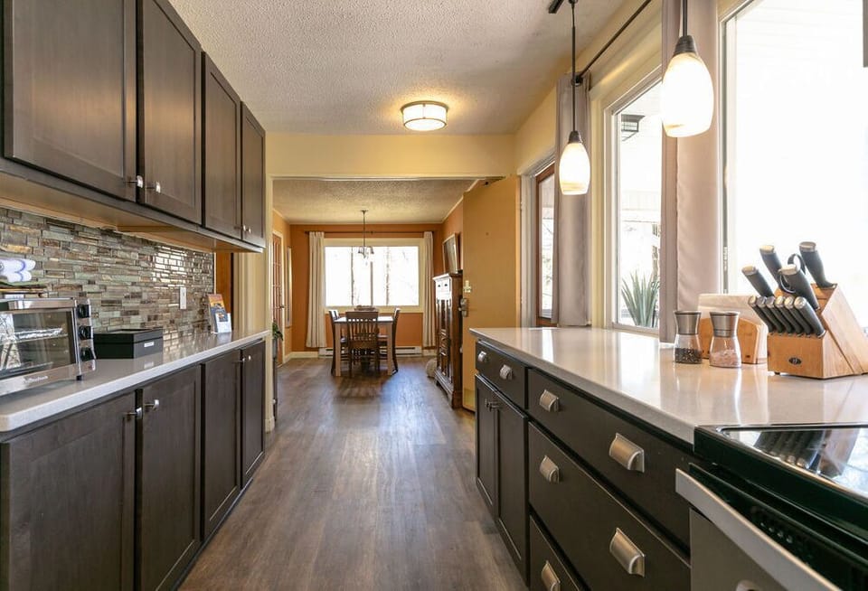 The Upper Berne - Kitchen to dining room