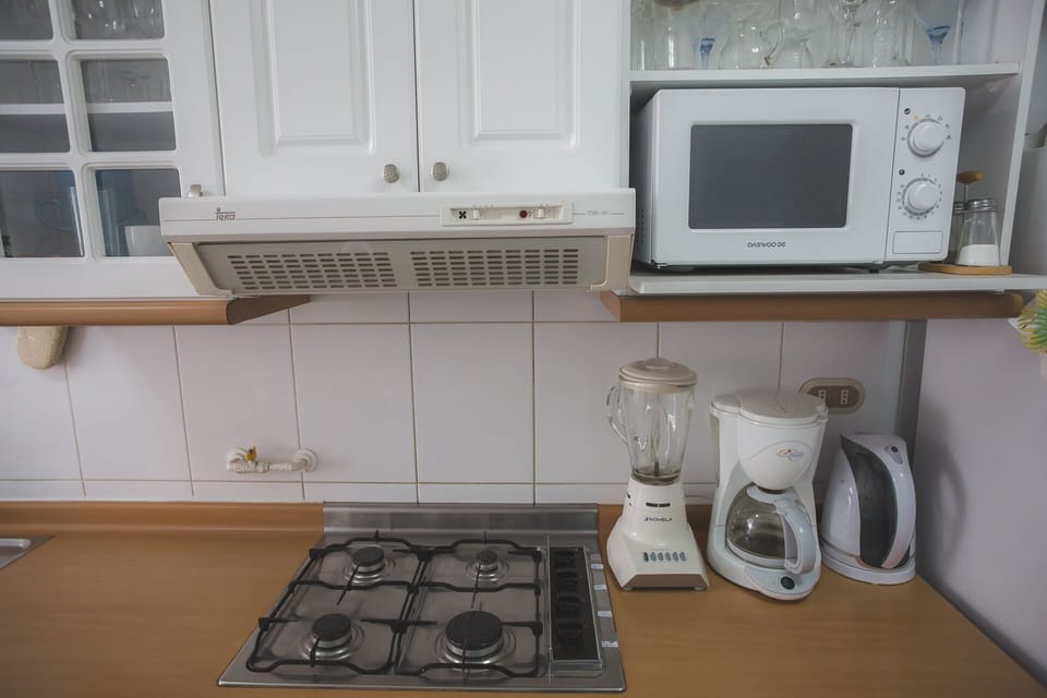You'll find all the appliances you need, including blender, electric kettle, etc