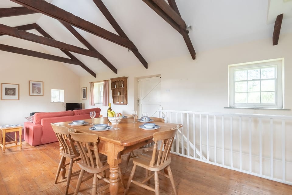 Dining area & lounge