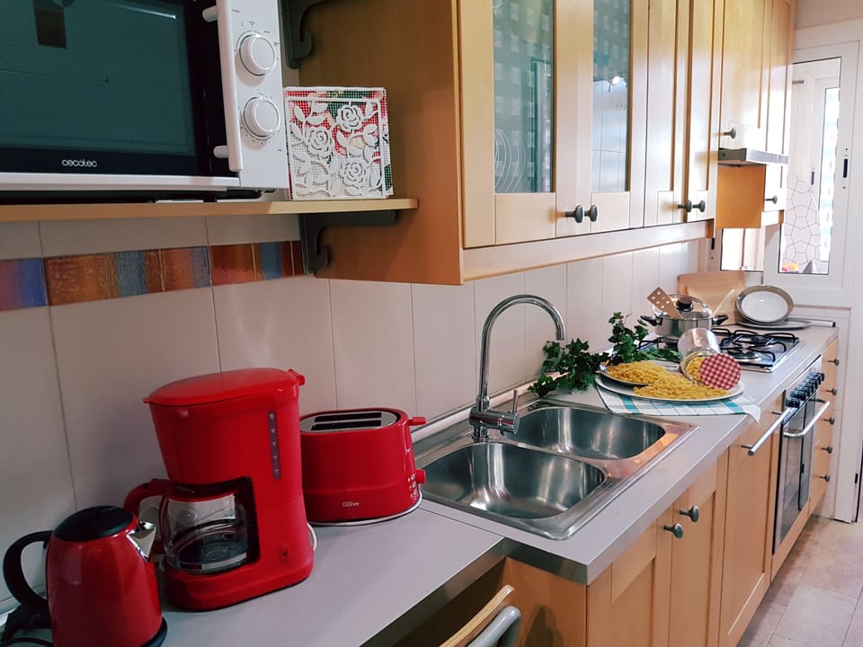 kitchen fully equipped