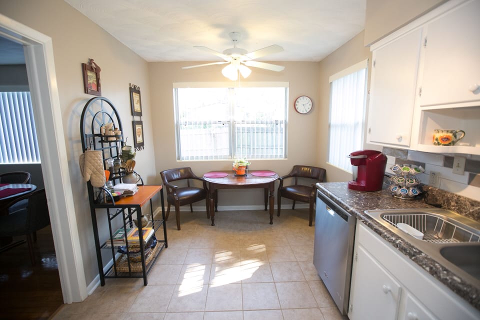 eat in kitchen