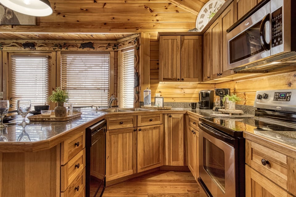 Cabin in the Smoky Mountains "River Falls" - Fully furnished kitchen with stainless steel appliances