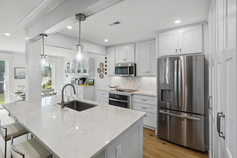Beautifully Renovated Kitchen at 4 Lands End Court
