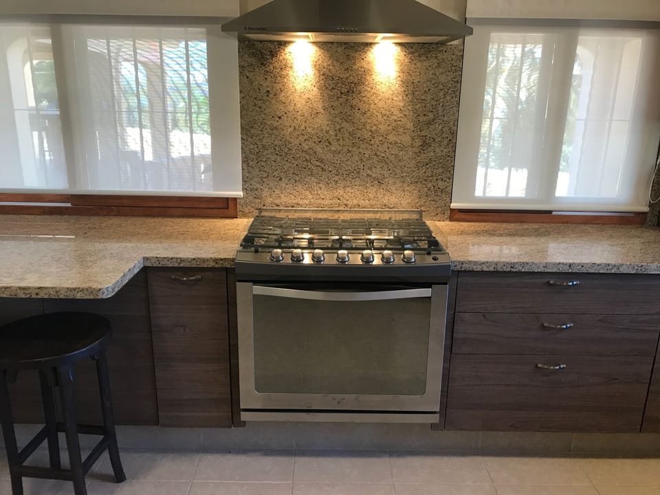 New gas/electric range