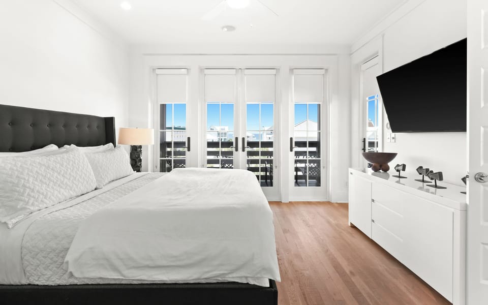 4th Floor King Suite 4
