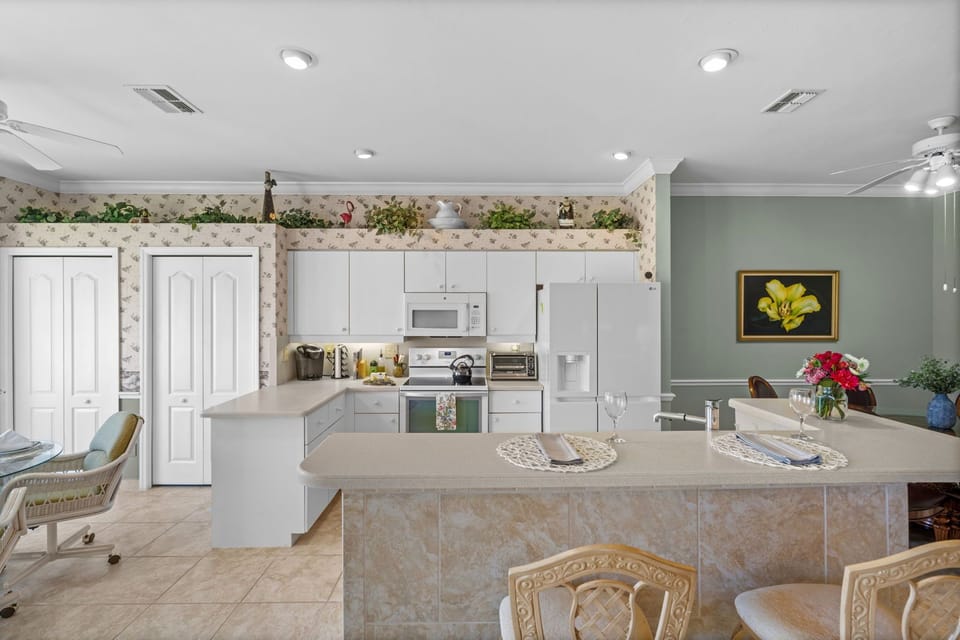 L-shaped Kitchen Island is great for entertaining!