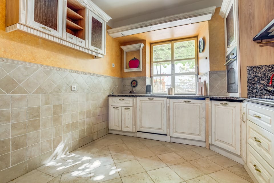 The kitchen.