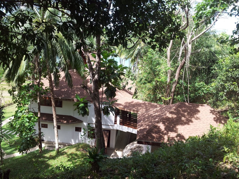 Back view of the villa - Vue de l'arrire de la villa