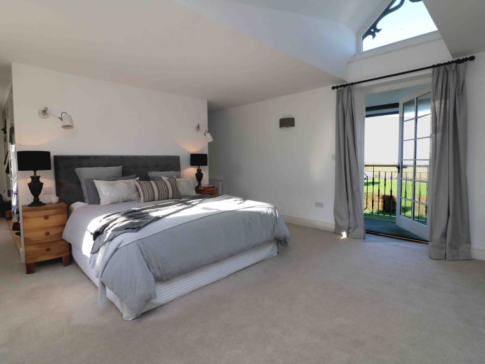 Master suite opening to verandahs.