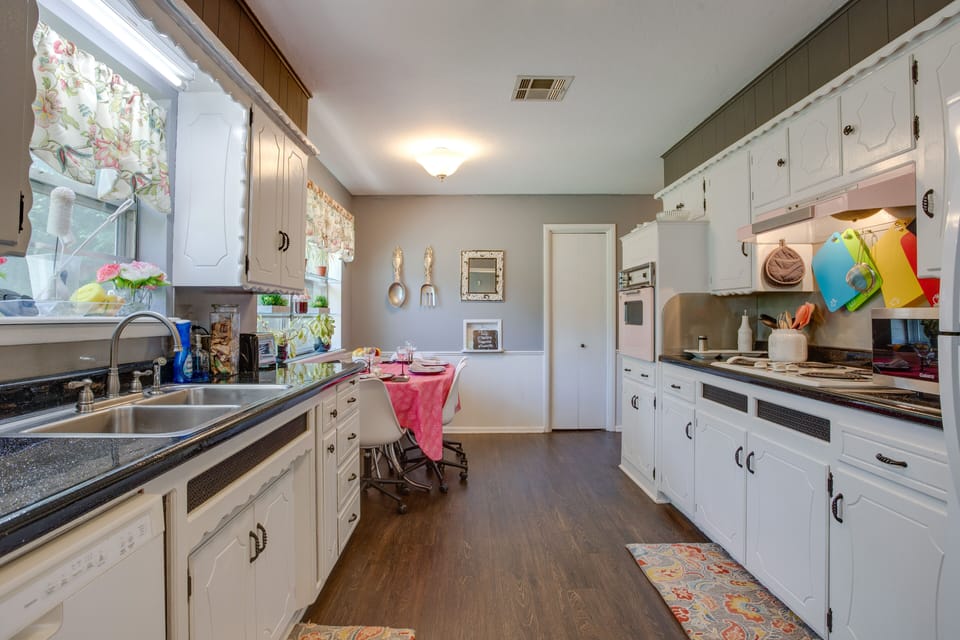 Kitchen | Cooking Basics | Coffee Maker | Paper Towels/Trash Bags Provided