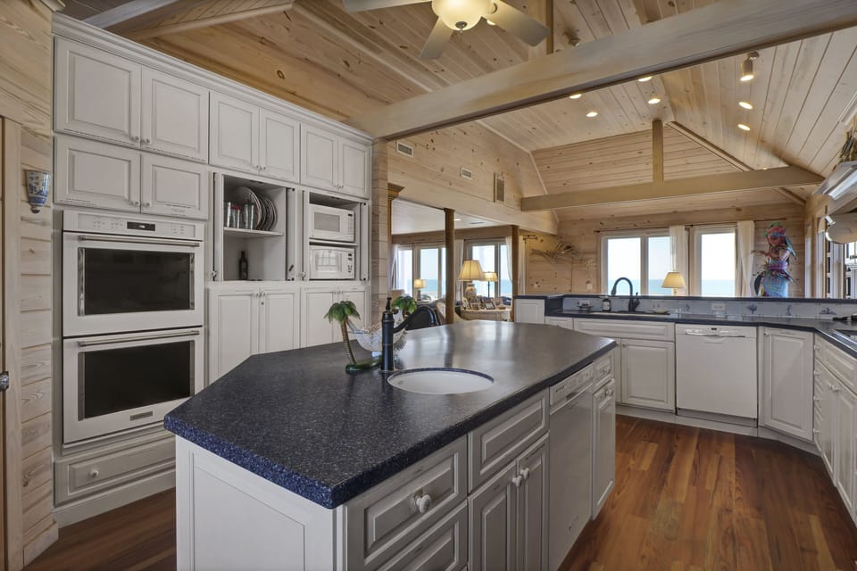 Main kitchen (level 3)